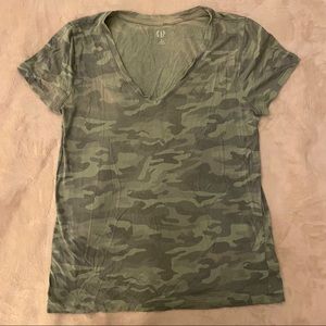 Gap Camouflage T-Shirt Small
